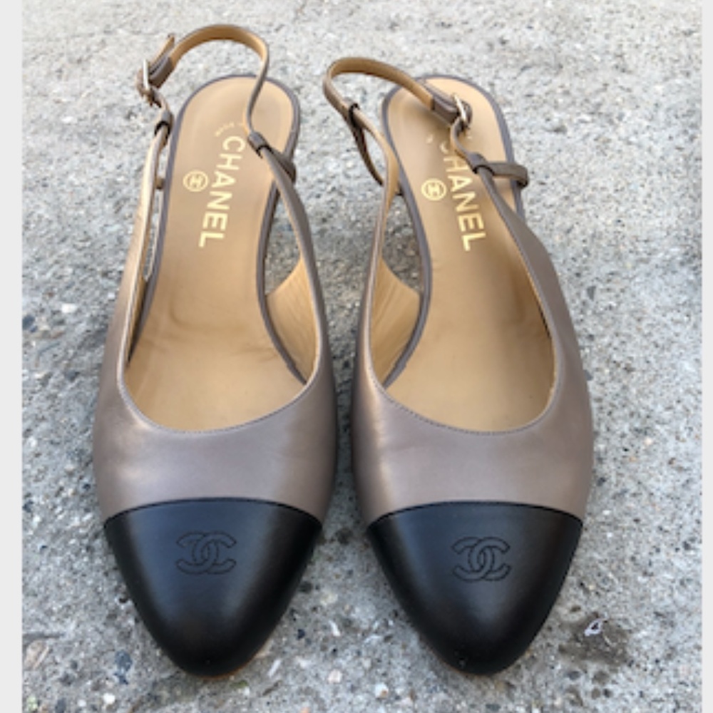 CHANEL Two-Tone Beige Black Leather Slingback Pump